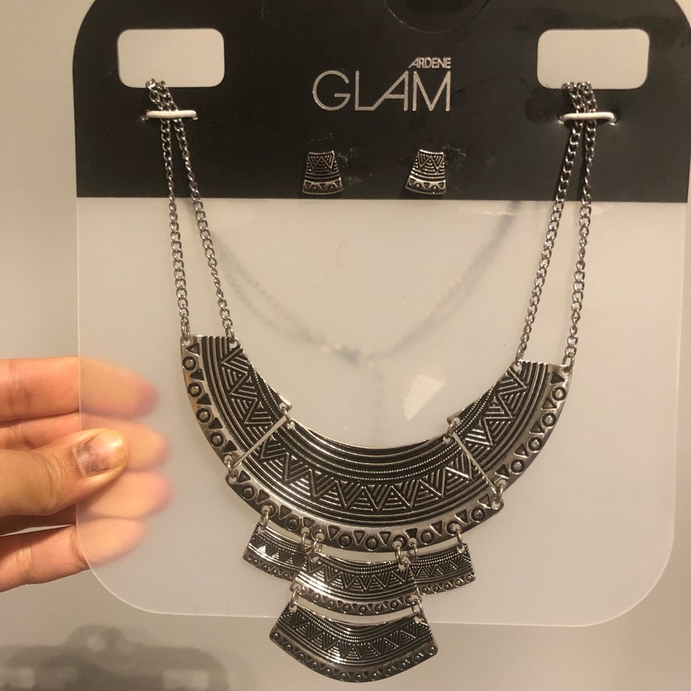 Silver EARRINGS and NECKLACE set